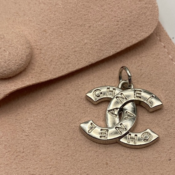 Meet your Posher(s) Ray & Rae - Picture 9 of 16